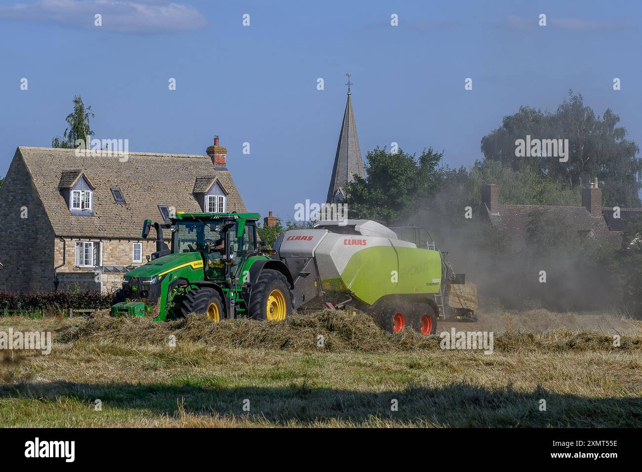 Mise en balles de foin Banque D'Images