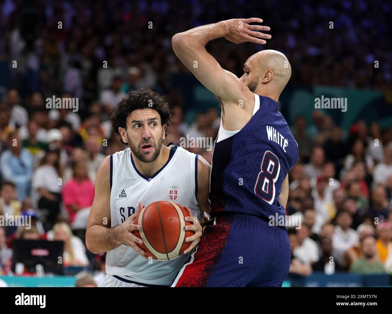 LILLE, FRANCE - JUILLET 28 : Vasilije Micic de Serbie lors de la phase de groupe de basket-ball masculin - match du groupe C entre la Serbie et les États-Unis lors de la deuxième journée des Jeux Olympiques de Paris 2024 au stade Pierre Mauroy le 28 juillet 2024 à Lille, France. © diebilderwelt / Alamy Stock Banque D'Images