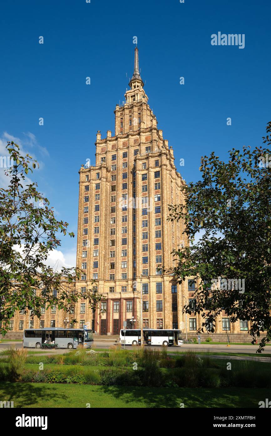 Attrait touristique letton - ancien bâtiment de l'Académie des sciences à Riga, Lettonie. Banque D'Images Attrait touristique letton - ancien bâtiment de l'Académie des sciences à Riga, Lettonie. Banque D'Images