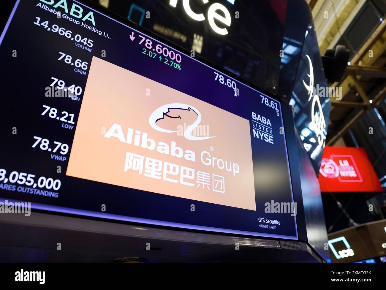 New York, États-Unis. 29 juillet 2024. Le logo d'Alibaba Group est affiché sur un écran à la Bourse de New York (NYSE) sur Wall Street à New York le lundi 29 juillet 2024. Les actions AMÉRICAINES ont clôturé en légère baisse lundi, à partir d'une semaine remplie d'une décision de taux de la réserve fédérale, d'un rapport sur les emplois et de bénéfices de Big Tech. Photo de John Angelillo/UPI crédit : UPI/Alamy Live News Banque D'Images