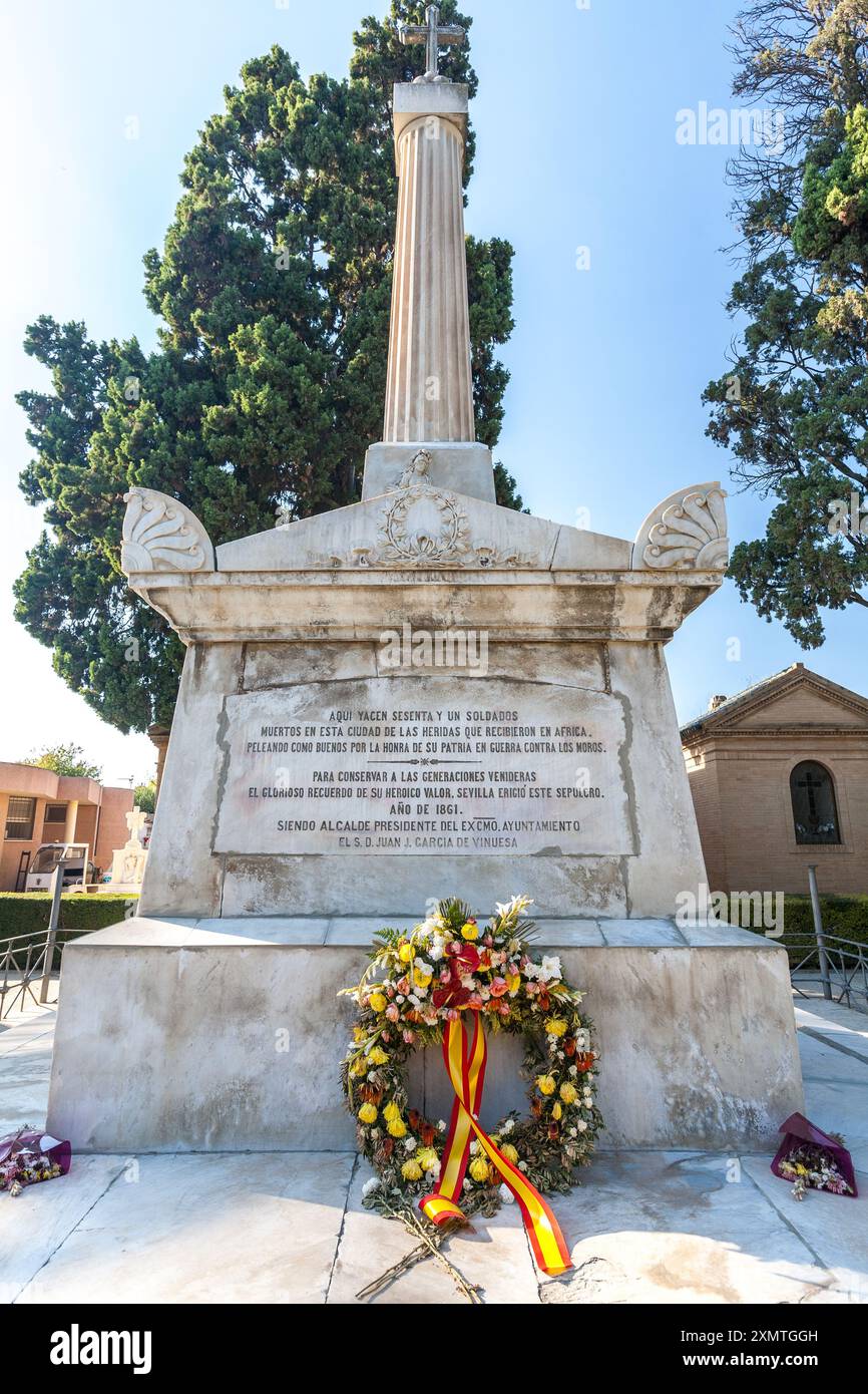 Monument dédié aux soldats espagnols morts au Maroc au 19ème siècle, situé dans le cimetière de San Fernando à Séville, Andalousie, Espagne. Banque D'Images