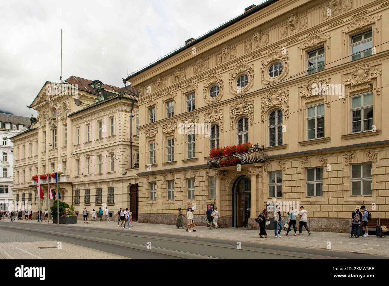Vieux bâtiments sur Maria-Theresien Strasse, Innsbruck, Autriche Banque D'Images
