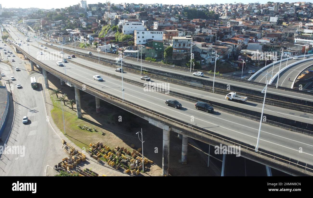 Viaducs de rotule d'ananas salvador, bahia, brésil - 31 octobre 2023 : vue aérienne du réseau routier à Rotula do Abacaxi dans la ville de Salvador. SALVADOR BAHIA BRÉSIL Copyright : xJoaxSouzax 311023JOA4317490 Banque D'Images