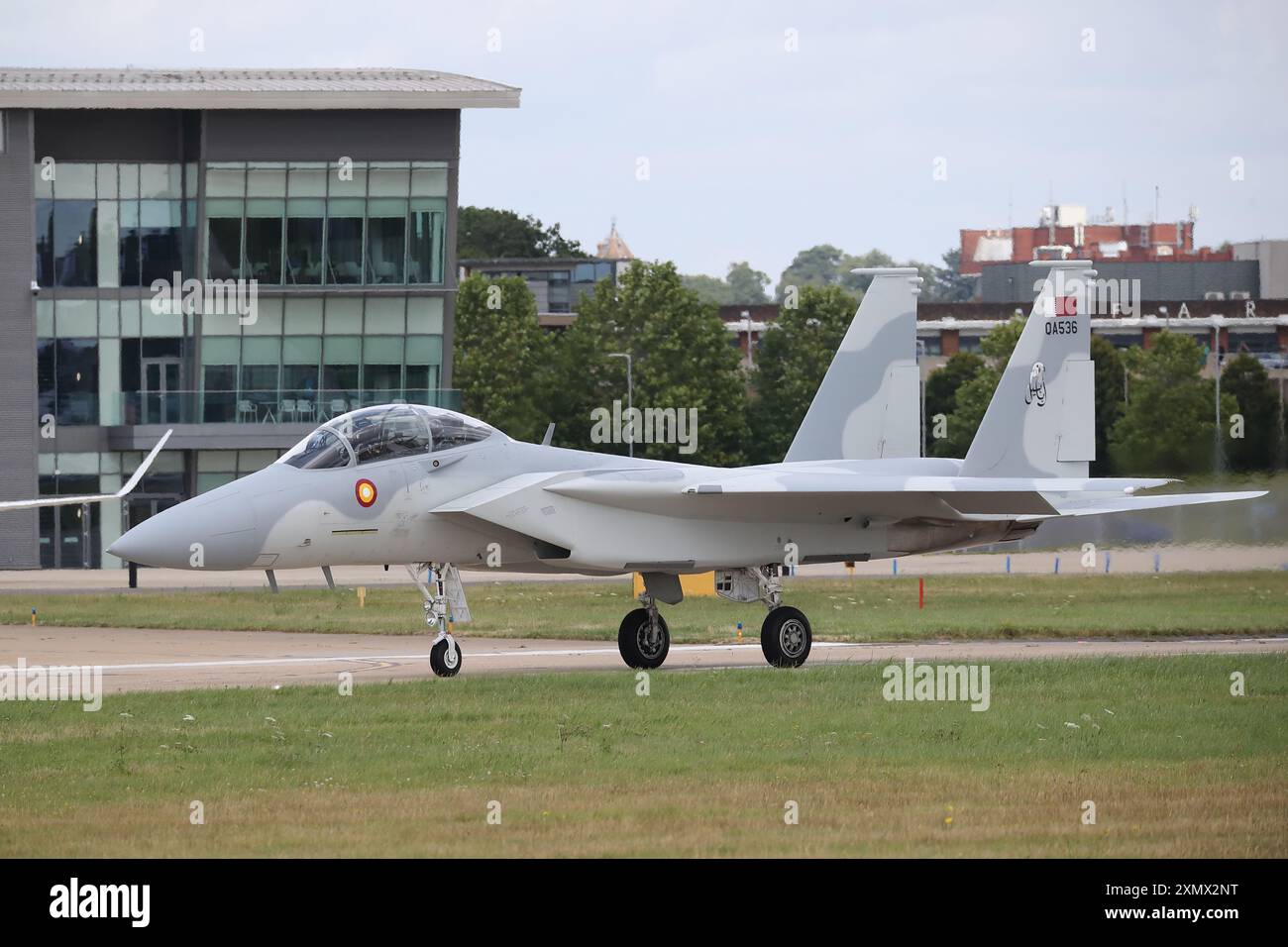 Farnborough, Royaume-Uni, 26 juillet 2024. Le dernier jour du salon aéronautique international de Farnborough 2024, le public est diverti avec des affichages de vol et des affichages statiques de divers avions. Boeing F-15 QA Eagle (Qatar Air Force) au salon aérien. Banque D'Images