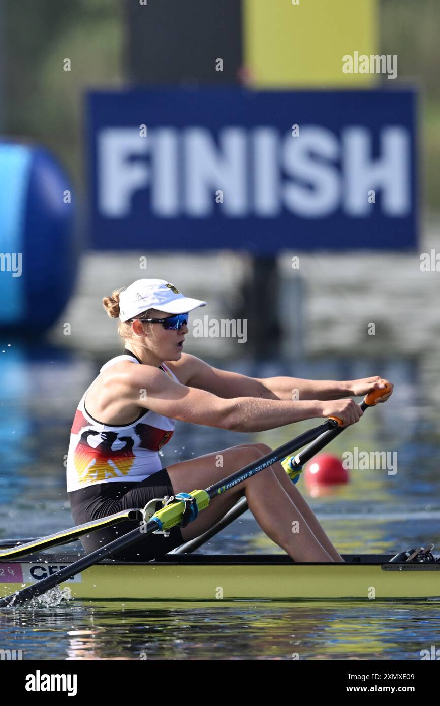 Vaires sur Marne, France. 30 juillet 2024. Aviron : Jeux olympiques, préliminaires, sculls simples, femmes, Alexandra Föster allemande en action. Crédit : Sebastian Kahnert/dpa/Alamy Live News Banque D'Images
