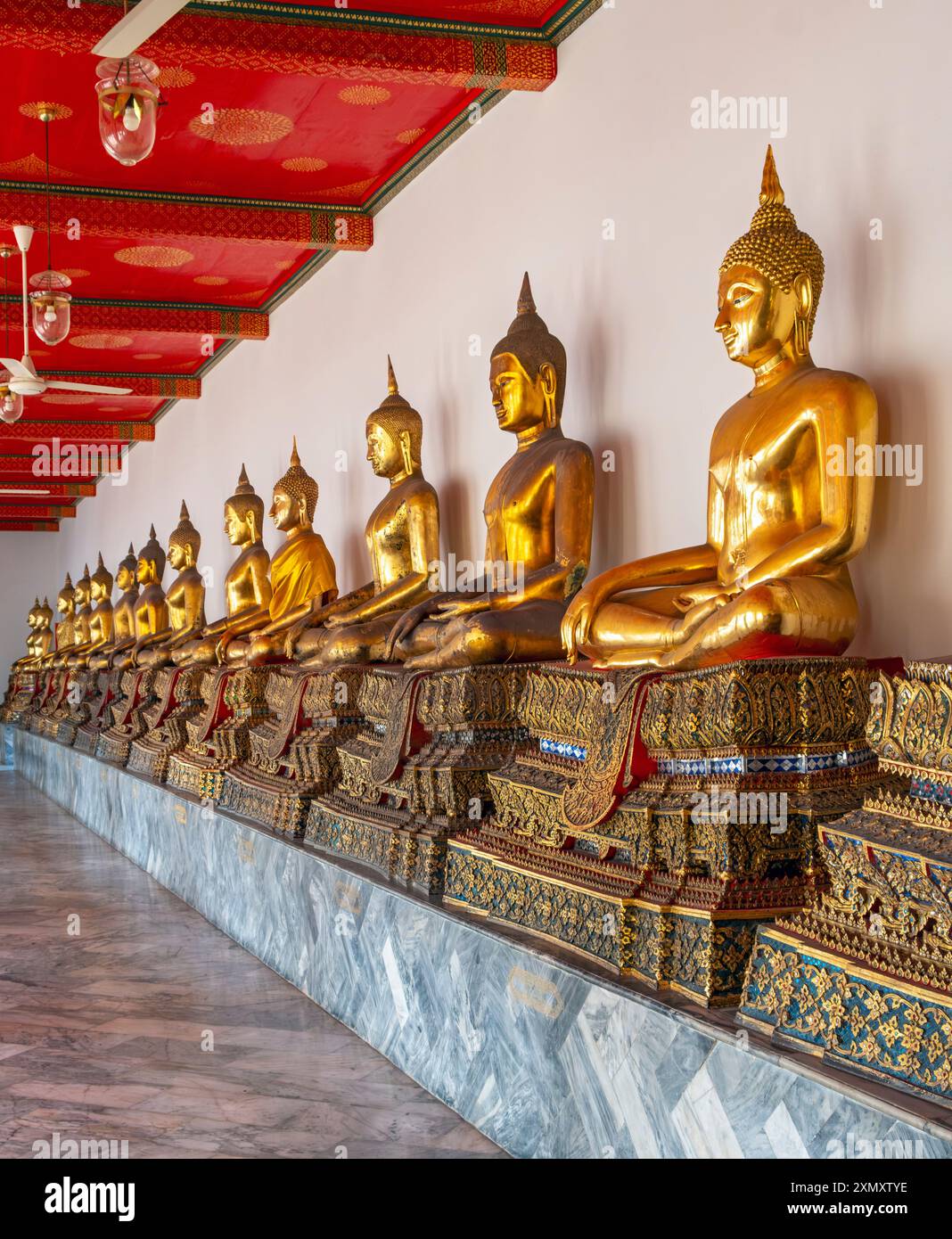 Images de Bouddha au cloître Phra Rabiang, complexe Wat Pho, Bangkok, Thaïlande Banque D'Images