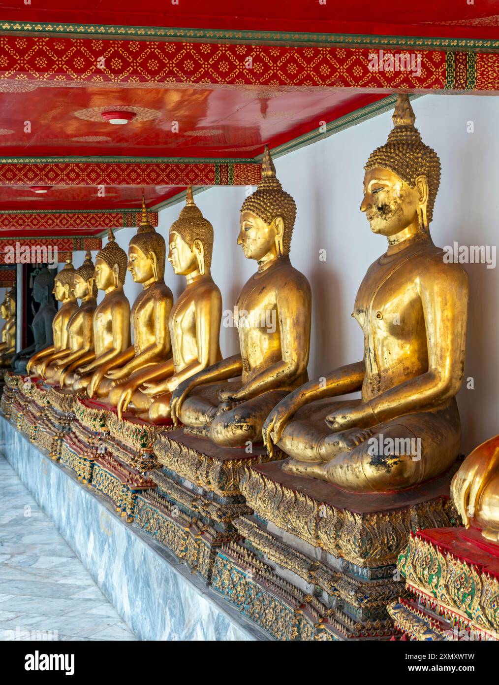 Images de Bouddha au cloître Phra Rabiang, complexe Wat Pho, Bangkok, Thaïlande Banque D'Images