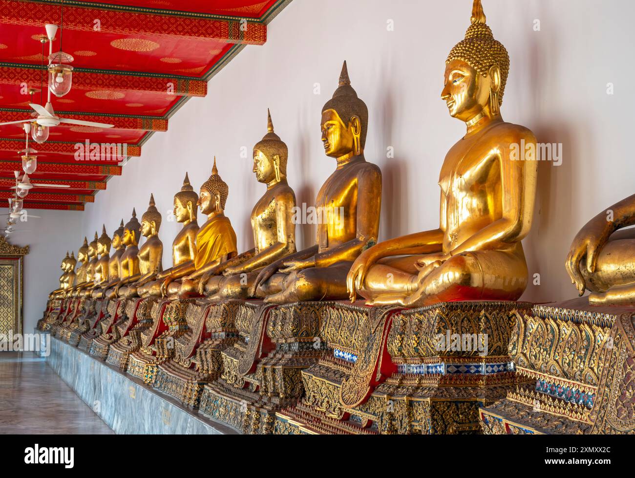 Images de Bouddha au cloître Phra Rabiang, complexe Wat Pho, Bangkok, Thaïlande Banque D'Images