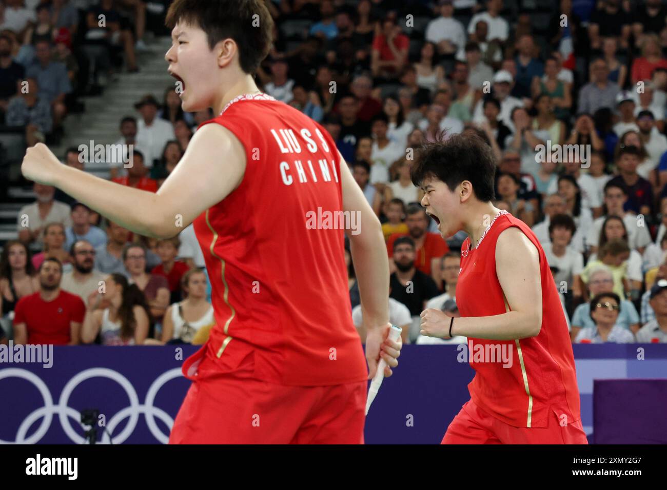 Paris, France. 30 juillet 2024. Liu Shengshu (G)/Tan Ning de Chine célèbrent le score lors du match de groupe en double féminin de badminton entre Liu Shengshu/Tan Ning de Chine et Yeung Nga Ting/Yeung Pui Lam de Hong Kong aux Jeux Olympiques de Paris 2024 à Paris, France, le 30 juillet 2024. Crédit : Chen Bin/Xinhua/Alamy Live News Banque D'Images