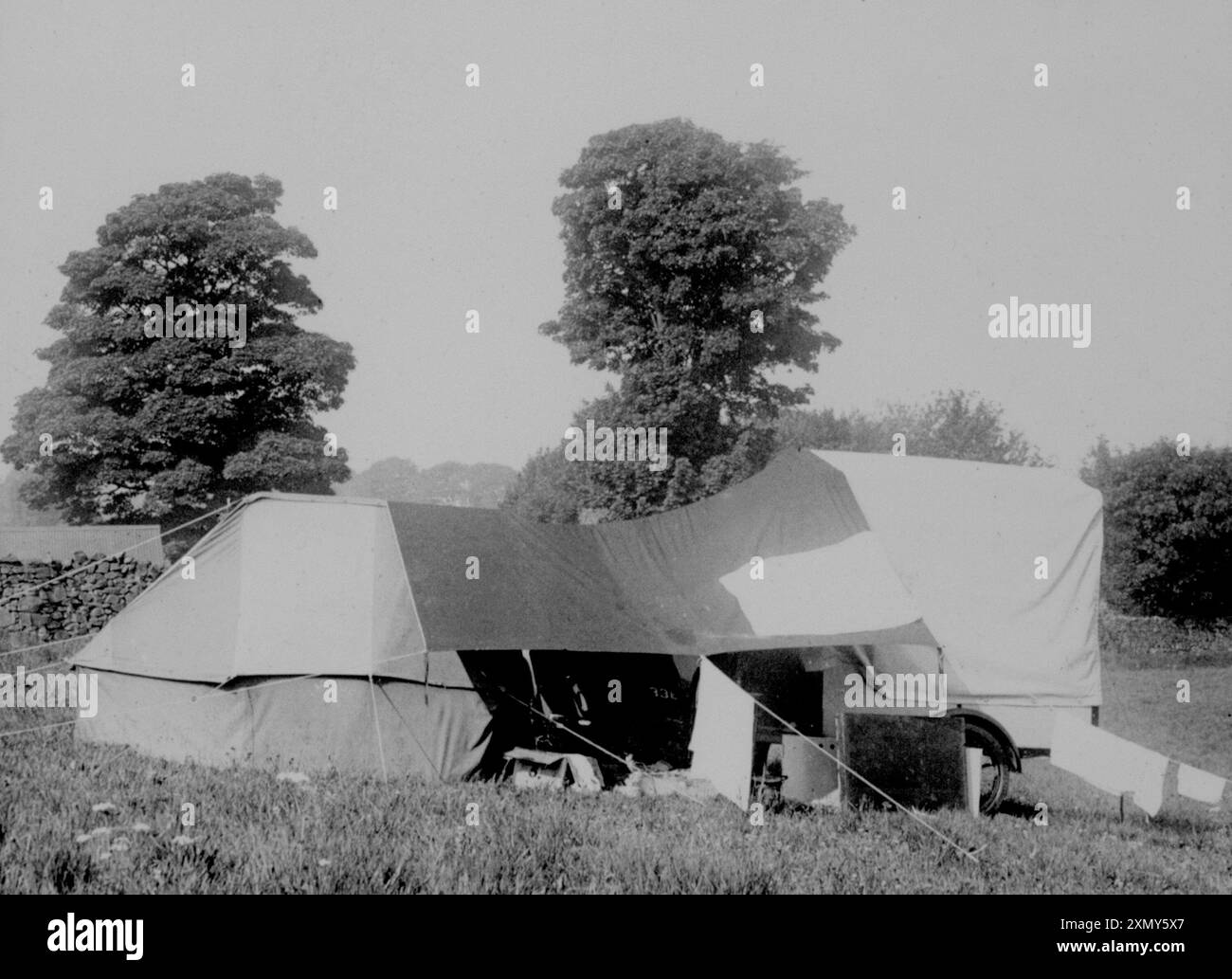 Camping - tente et tente remorque Banque D'Images