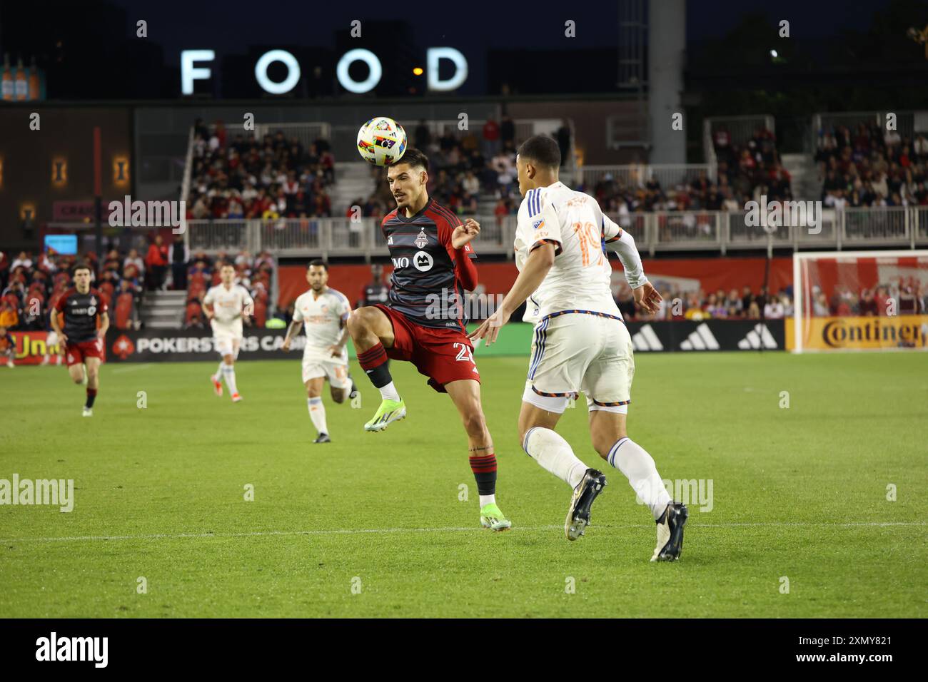 Toronto, ON, Canada, 25 mai 2024, R. Petretta #28 en action au match de soccer de la Ligue majeure entre Toronto FC et le FC Cincinnati au BMO Field. Banque D'Images