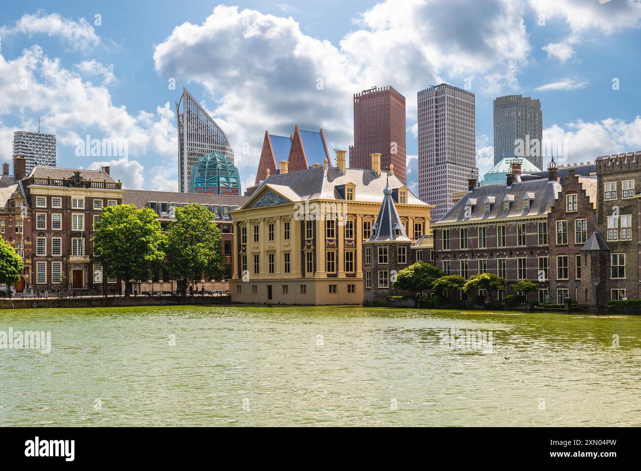 Le Mauritshuis et le Hofvijver situés dans le centre-ville de la Haye, pays-Bas Banque D'Images