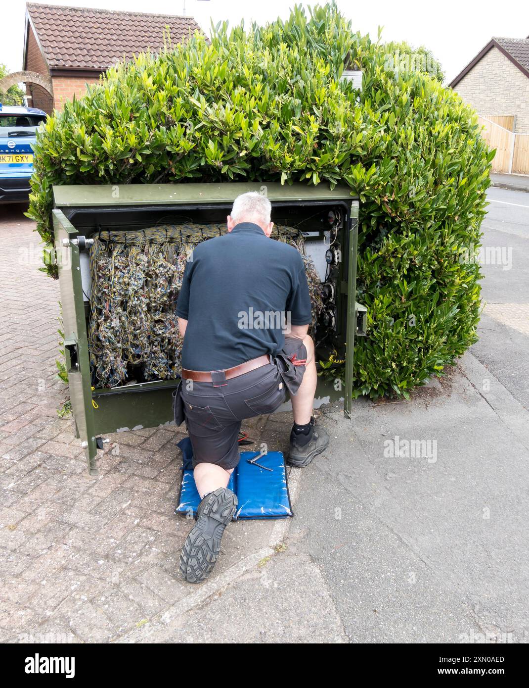 Ingénieur Openreach travaillant dans la boîte de jonction téléphonique, Cherry Willingham, Lincoln, Lincolnshire, Angleterre, ROYAUME-UNI Banque D'Images