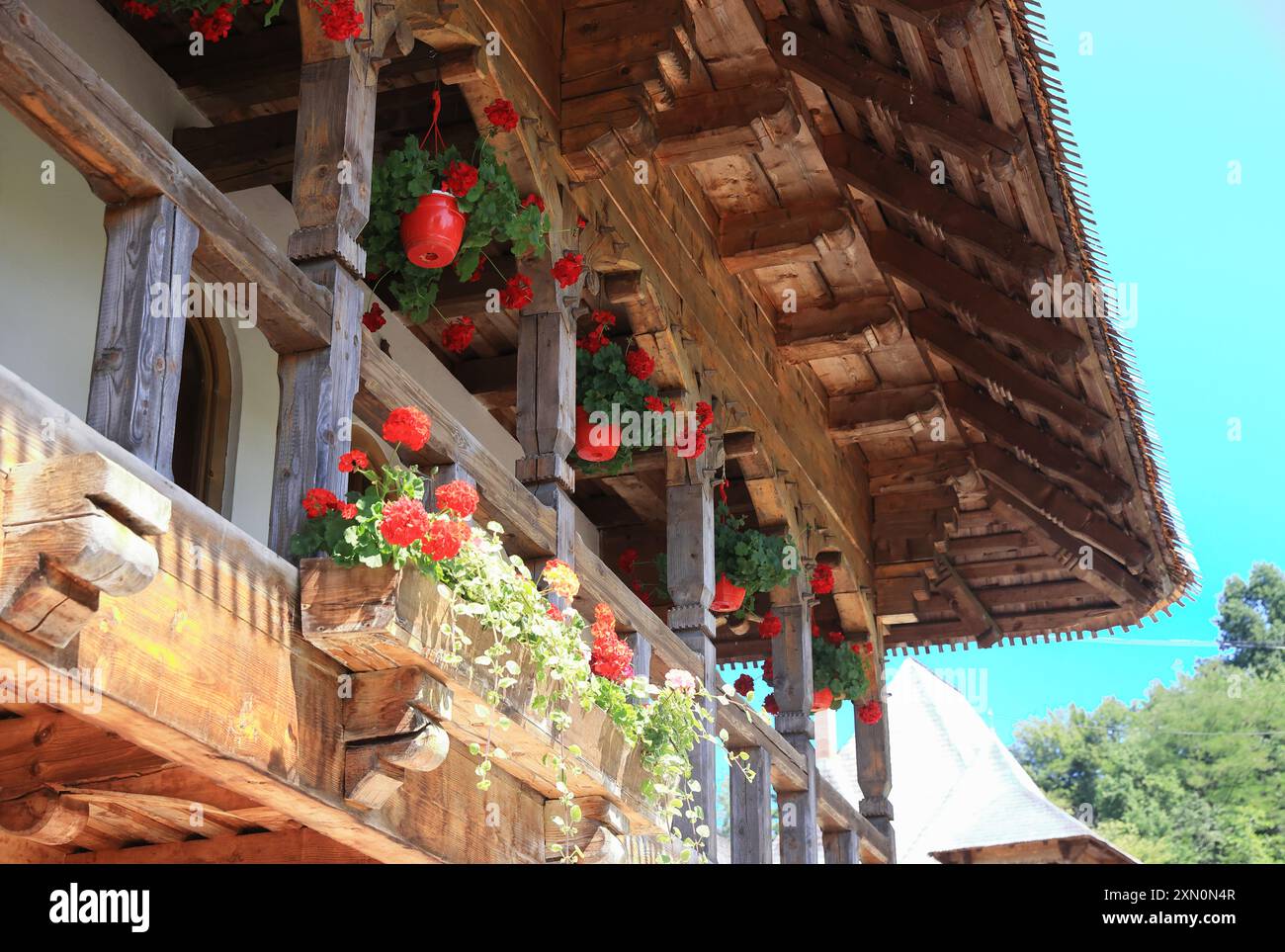 Barsana, un monastère orthodoxe actif avec de nombreux bâtiments pittoresques tous en bois, à Maramures, au nord de la Roumanie. Banque D'Images