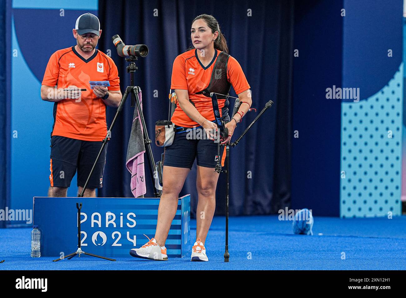 Paris, France. 30 juillet 2024. PARIS, FRANCE - JUILLET 30 : Gaby Schloesser des pays-Bas en compétition dans la finale individuelle féminine 1/32 lors du jour 4 de tir à l'arc - Jeux Olympiques Paris 2024 à l'Esplanade des Invalides le 30 juillet 2024 à Paris, France. (Photo par Andre Weening/Orange Pictures) crédit : Orange pics BV/Alamy Live News Banque D'Images