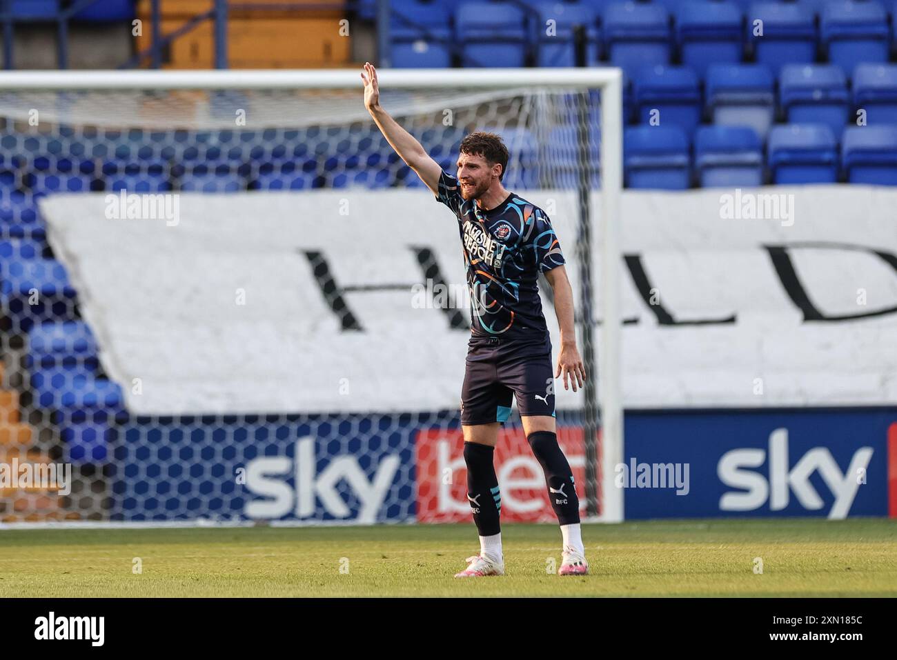 James mari de Blackpool donne les instructions de son équipe lors du match amical de pré-saison Tranmere Rovers vs Blackpool à Prenton Park, Birkenhead, Royaume-Uni, le 30 juillet 2024 (photo par Mark Cosgrove/News images) à Birkenhead, Royaume-Uni le 30/07/2024. (Photo Mark Cosgrove/News images/SIPA USA) Banque D'Images