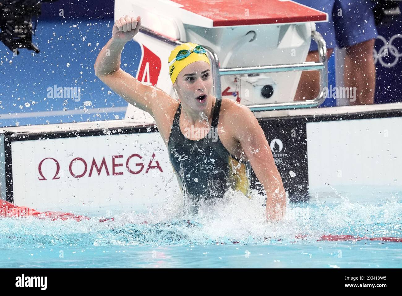 Paris, France. 30 juillet 2024. L'australienne Kaylee McKeown célèbre sa victoire sur la médaille d'or de la finale du 100 mètres dos féminin aux Jeux olympiques de Paris 2024 à l'Arena le Defense à Paris, France, le mardi 30 juillet 2024. Kaylee McKeown, d’Australie, a remporté l’or, Regan Smith, des États-Unis, l’argent et Katharine Berkoff, des États-Unis, le bronze. Photo de Richard Ellis/UPI crédit : UPI/Alamy Live News Banque D'Images