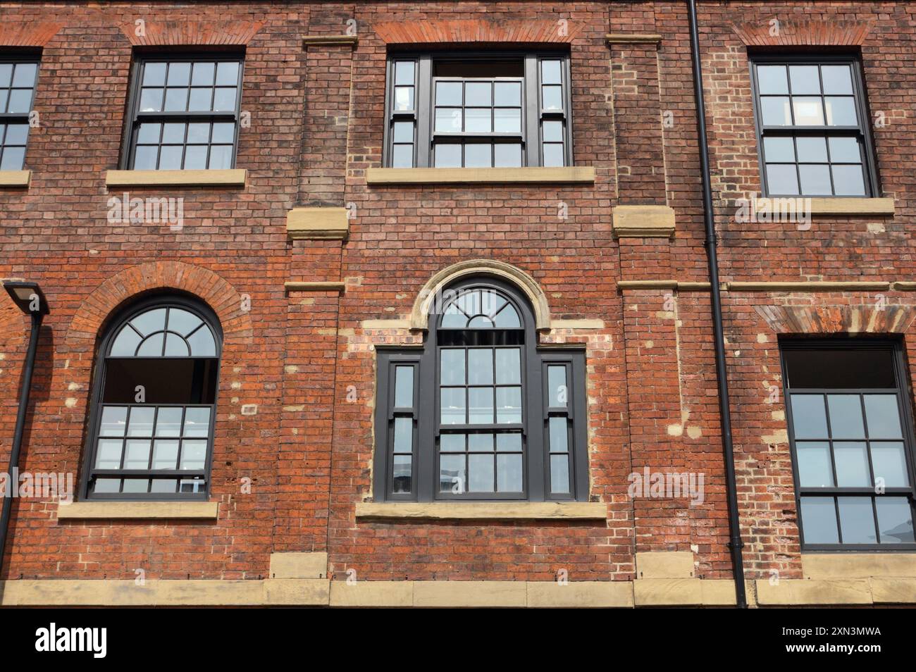 The Eye Witness Works bâtiment rénové en appartements Headford Street Sheffield Angleterre Royaume-Uni fenêtres en brique logement d'architecture industrielle Banque D'Images