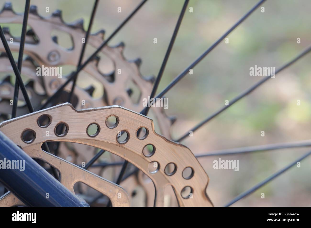 Gros plan macro d'un frein à disque de vélo Banque D'Images