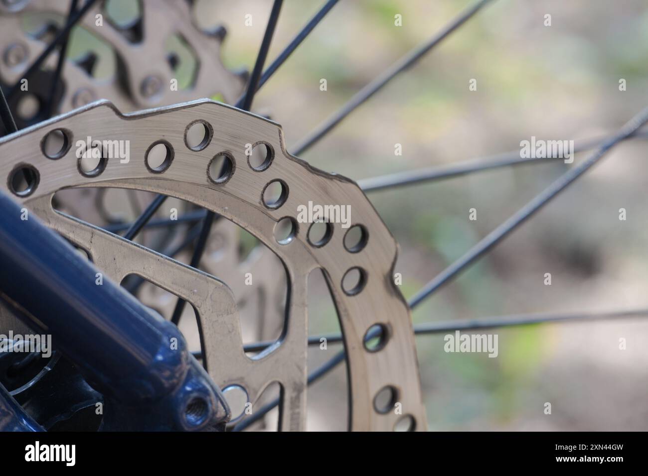 Gros plan macro d'un frein à disque de vélo Banque D'Images