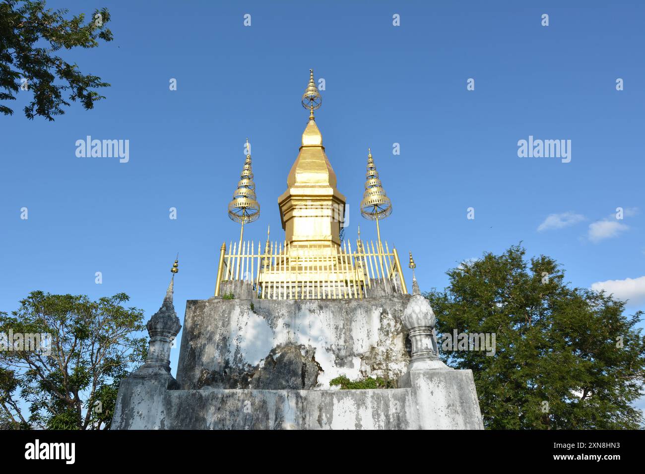 Laos, Luang Prabang - vue aérienne sur le temple à Phousi Hill Banque D'Images