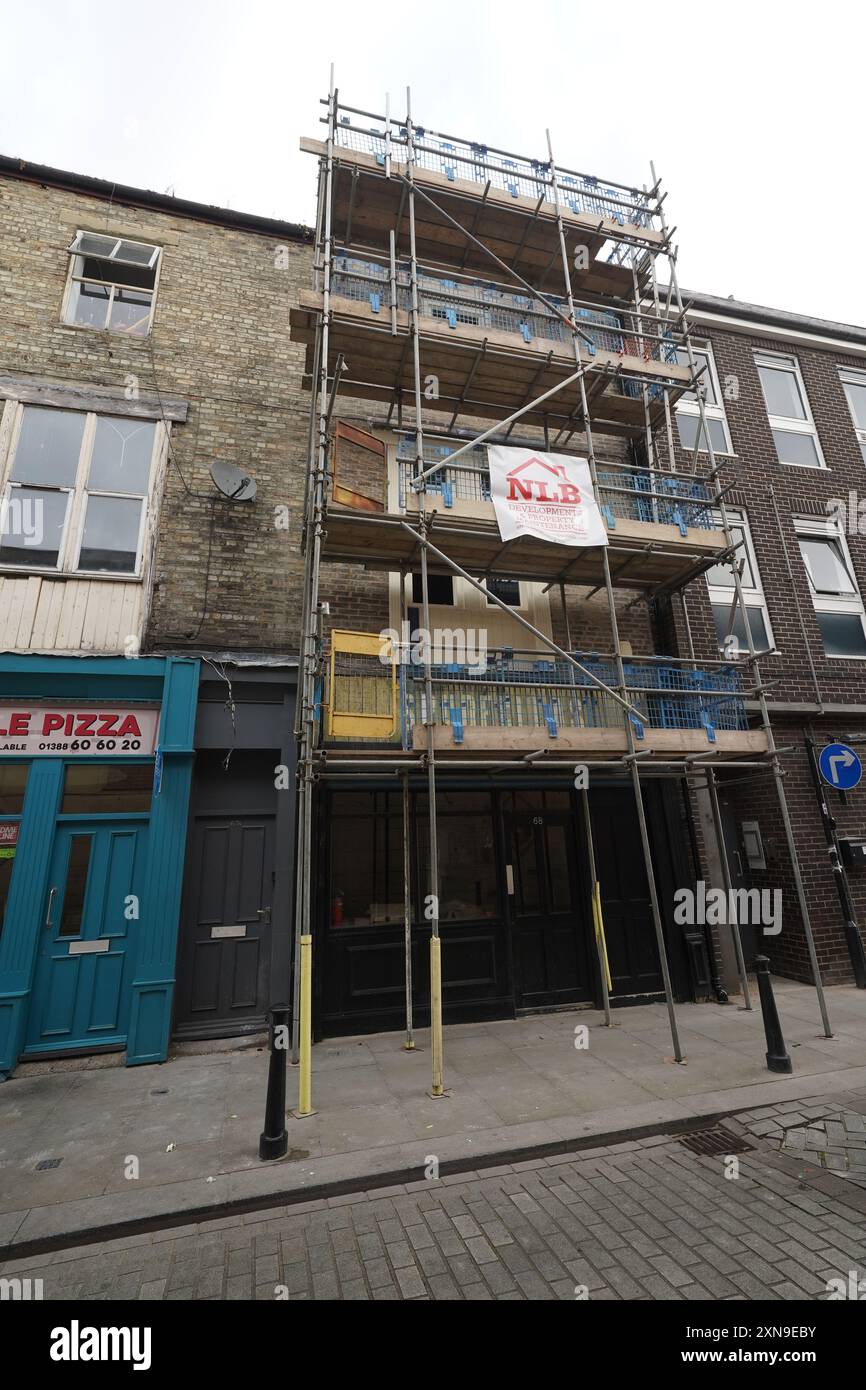 Un bâtiment désaffecté à Fore Bondgate, Bishop Auckland dans le comté de Durham, après qu'un squelette de bébé a été trouvé sous les planches du plancher par des entrepreneurs travaillant sur une rénovation de propriété. Date de la photo : mercredi 31 juillet 2024. Banque D'Images