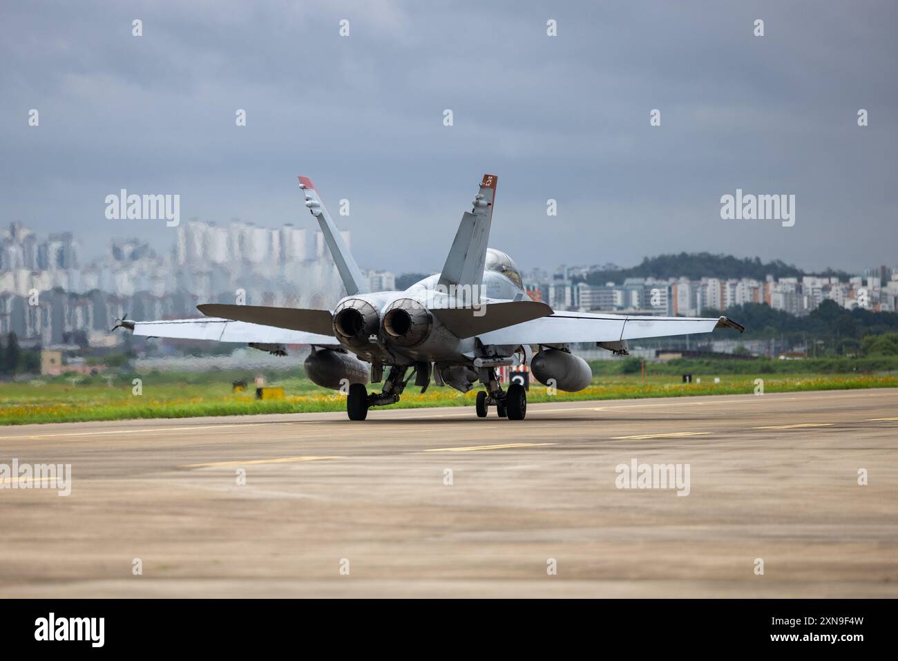 Un avion F/A-18C Hornet du corps des Marines des États-Unis, avec le Marine All-Weather Fighter Attack Squadron (VMFA(AW)) 224, Marine Aircraft Group 31, 2nd Marine AIRC Banque D'Images