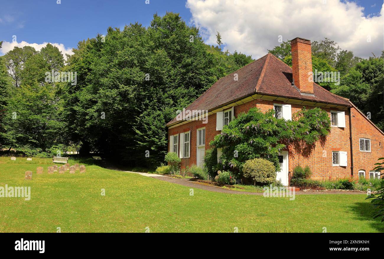 Été à la Quaker Meeting House à Jordans à Bucks, Royaume-Uni avec les tombes de Wiiliam Penn de Pennsylvanie et de sa famille au premier plan Banque D'Images