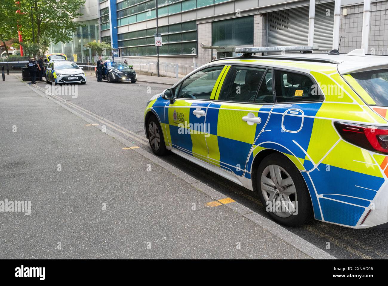 Southend on Sea, Essex, Royaume-Uni. 31 juillet 2024. La police est sur les lieux d'une zone enregistrée à l'extérieur de la gare de Southend Central après une activité de crime au couteau la veille. Huit personnes ont été arrêtées et de graves blessures ont été signalées à la suite de troubles violents sur le front de mer et autour de High Street à Southend. Les vidéos partagées sur les réseaux sociaux dépeignaient des jeunes avec des machettes. Sept armes ont été saisies. La police d'Essex a déclaré qu'un ordre de dispersion de la section 60 resterait en place à Southend-on-Sea jusqu'à 20h00 BST mercredi après le désordre de mardi soir Banque D'Images