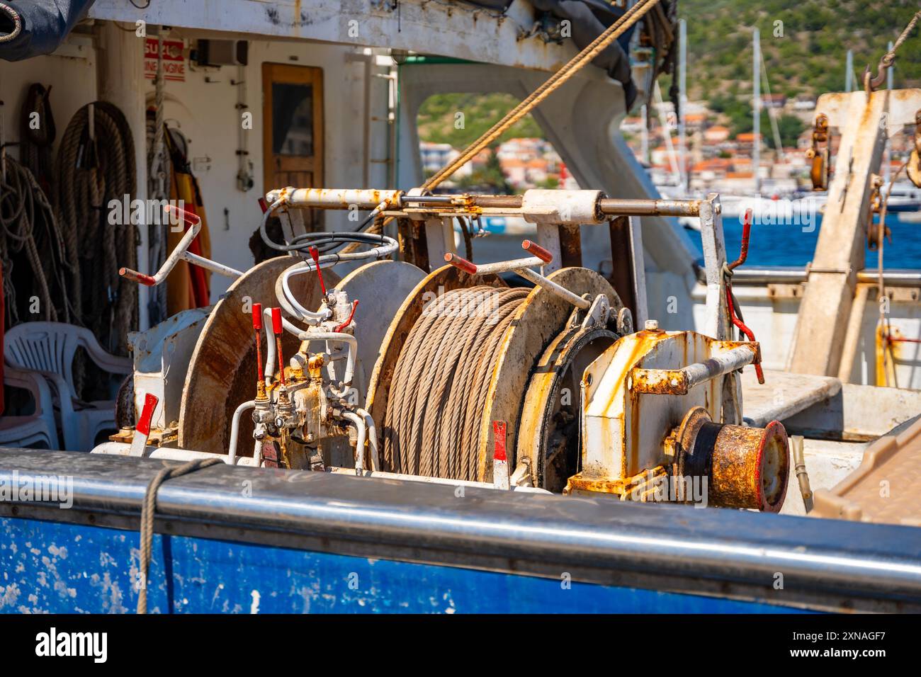 Parking bateau de pêche sur la ville de Vela Luka sur l'île de Korcula, Croatie Banque D'Images