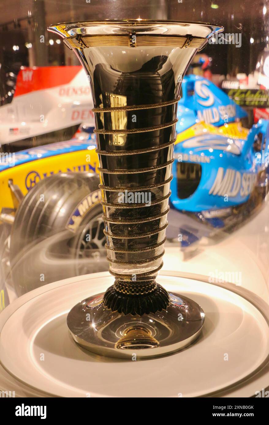Coupe des vainqueurs du Championnat du monde sur exposition Fernando Alonso champion du monde de formule 1 pilote de course Musée et circuit près d'Oviedo Llanera Asturais Espagne Banque D'Images