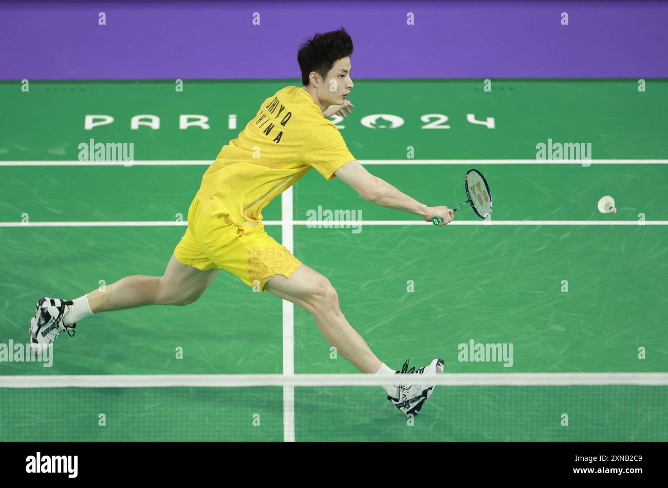 Paris, France. 31 juillet 2024. Shi Yuqi de Chine participe au match de badminton en simple groupe A entre Shi Yuqi de Chine et Giovanni Toti d'Italie aux Jeux Olympiques de Paris 2024, à Paris, en France, le 31 juillet 2024. Crédit : Ren Zhenglai/Xinhua/Alamy Live News Banque D'Images