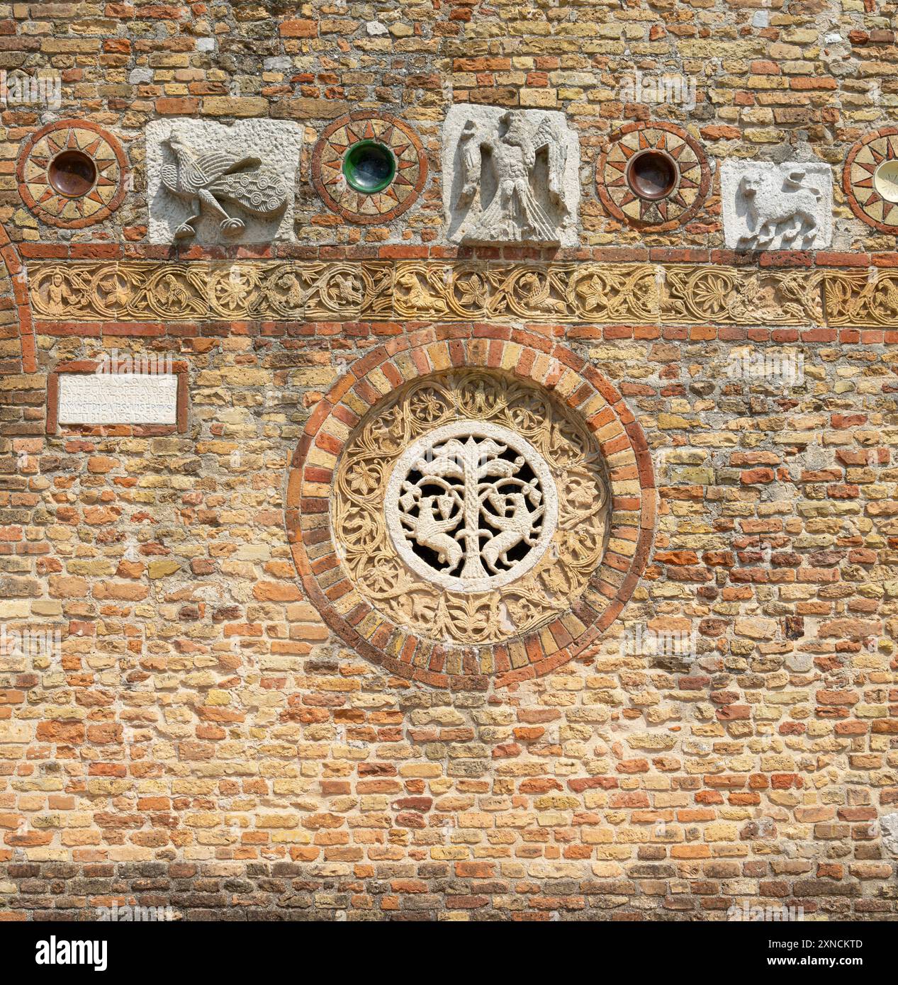 Pomposa, Italie. 27 juillet 2024. Détail de la basilique de Pomposa Banque D'Images