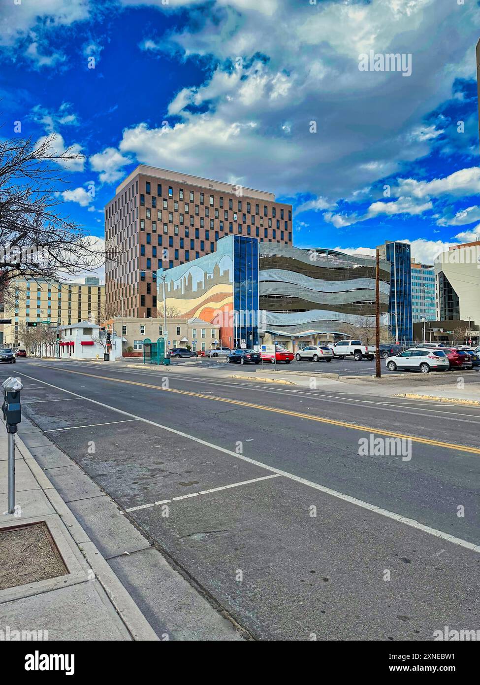 ALBUQUERQUE, NOUVEAU MEXIQUE, ÉTATS-UNIS - 8 MARS 2023. Vue sur le centre-ville d'Albuquerque et l'aéroport international également connu sous le nom de Sunport Banque D'Images