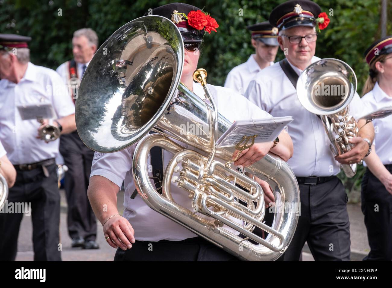 Ballyclare, Irlande du Nord - 27 août 2022 : les membres du groupe Silver défilent à la Royal Black institution samedi dernier. Banque D'Images