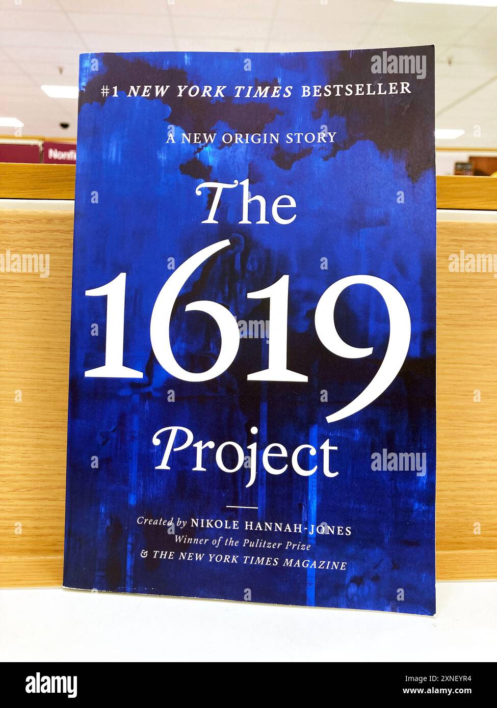 The 1619 Project : a New Origin Story book par Nikole Hannah-Jones - Californie, États-Unis - 2 juillet 2024 Banque D'Images
