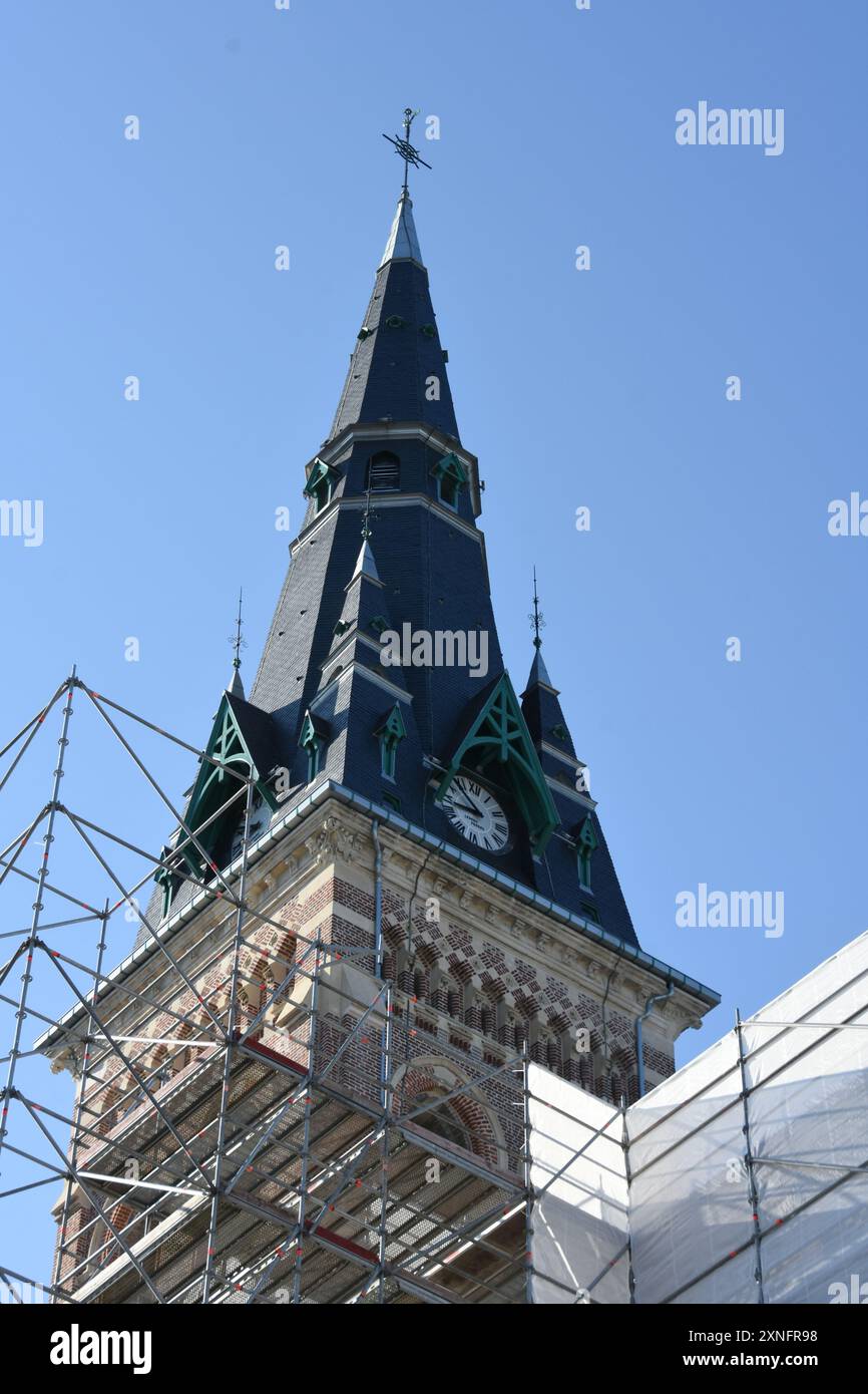 La basilique Sainte-Maxellende de Caudry est une basilique catholique, située à Caudry, dans le département du Nord, dans la région hauts-de-France. Banque D'Images