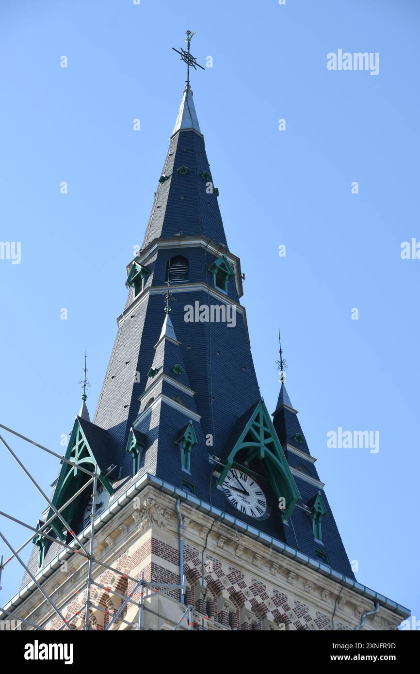 La basilique Sainte-Maxellende de Caudry est une basilique catholique, située à Caudry, dans le département du Nord, dans la région hauts-de-France. Banque D'Images