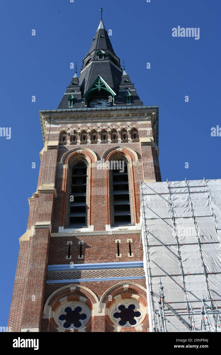 La basilique Sainte-Maxellende de Caudry est une basilique catholique, située à Caudry, dans le département du Nord, dans la région hauts-de-France. Banque D'Images