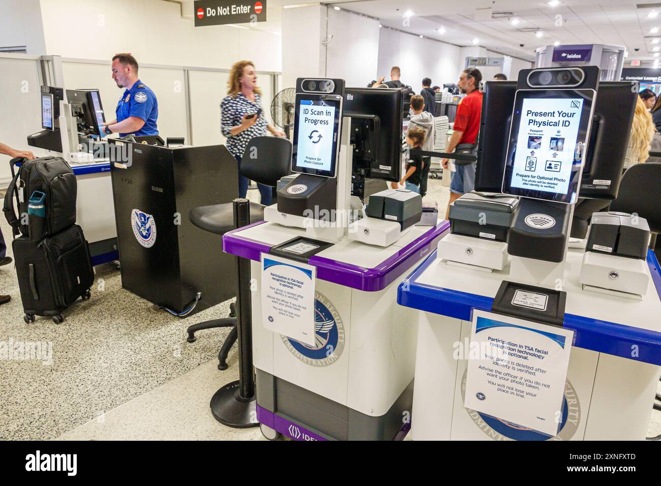 Miami Florida, Miami International Airport, à l'intérieur du terminal intérieur, informations de filtrage de sécurité de point de contrôle, signe optionnel de reconnaissance faciale Banque D'Images