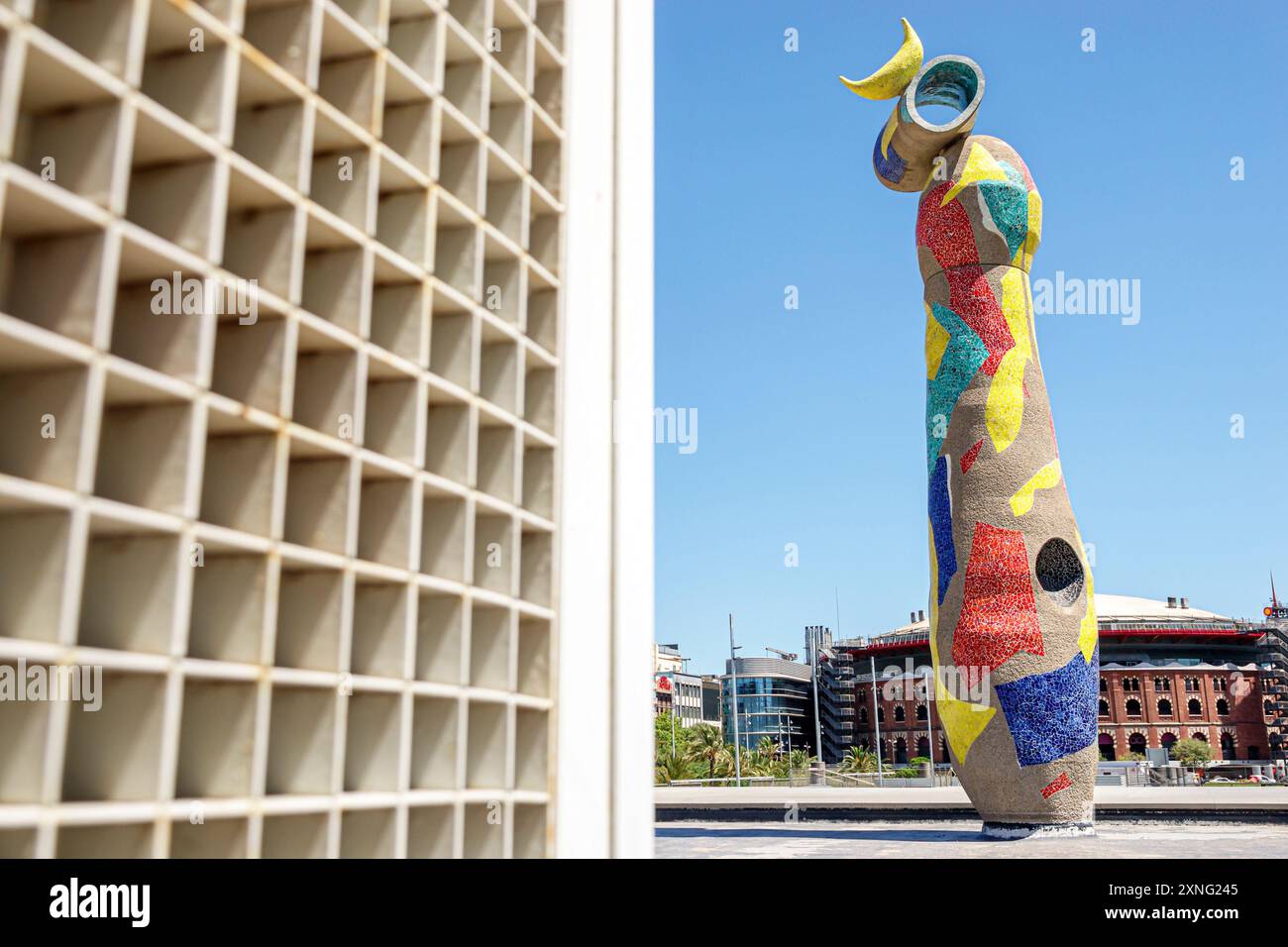 Barcelone Espagne,Catalogne Catalunya,Carrer d'AragÃ³ L'Eixample,Parc de Joan Miro parc,femme et oiseau Dona i ocell,statue de sculpture,hispanique espagnol UE Banque D'Images