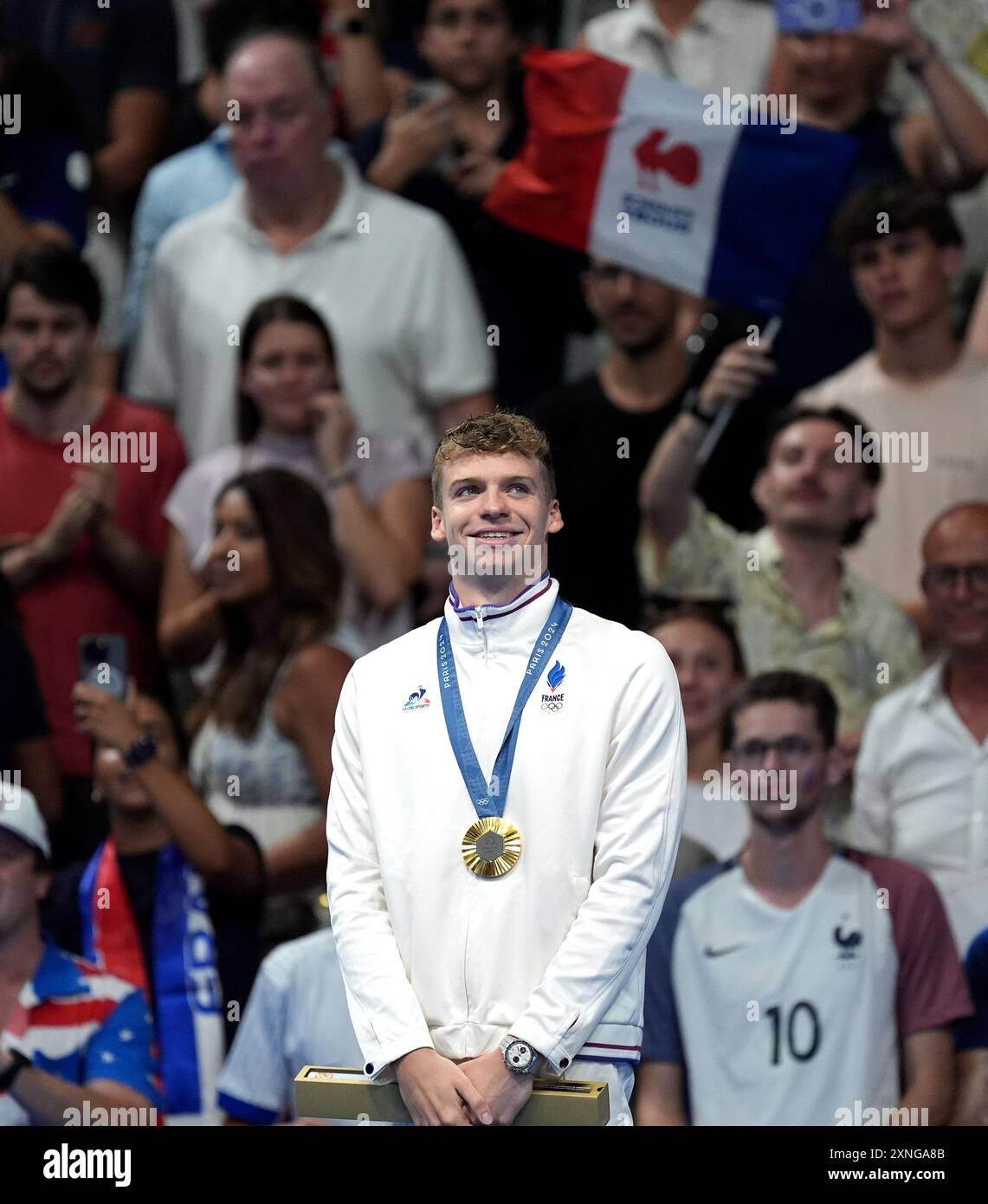 Le Français Leon Marchand après avoir remporté la finale masculine du 200 m papillon à la Défense Arena de Paris, le cinquième jour des Jeux Olympiques de Paris 2024 en France. Date de la photo : mercredi 31 juillet 2024. Banque D'Images