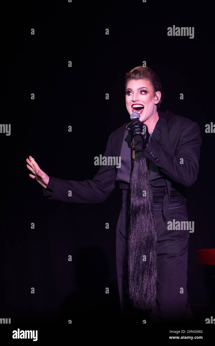 Édimbourg, Royaume-Uni. , . Edinburgh Fringe. Lancement du gala d'assemblage soutenu par Aubin. Photo : Reuben Kaye, chanteur et écrivain australien. Crédit photo : Pako Mera/Alamy Live News Banque D'Images