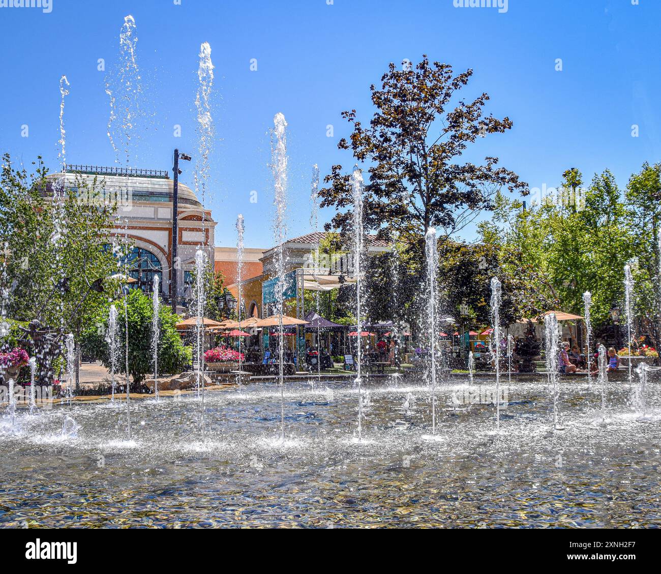 Fontaine centrale au centre commercial Meridian Village dans l'Idaho Banque D'Images