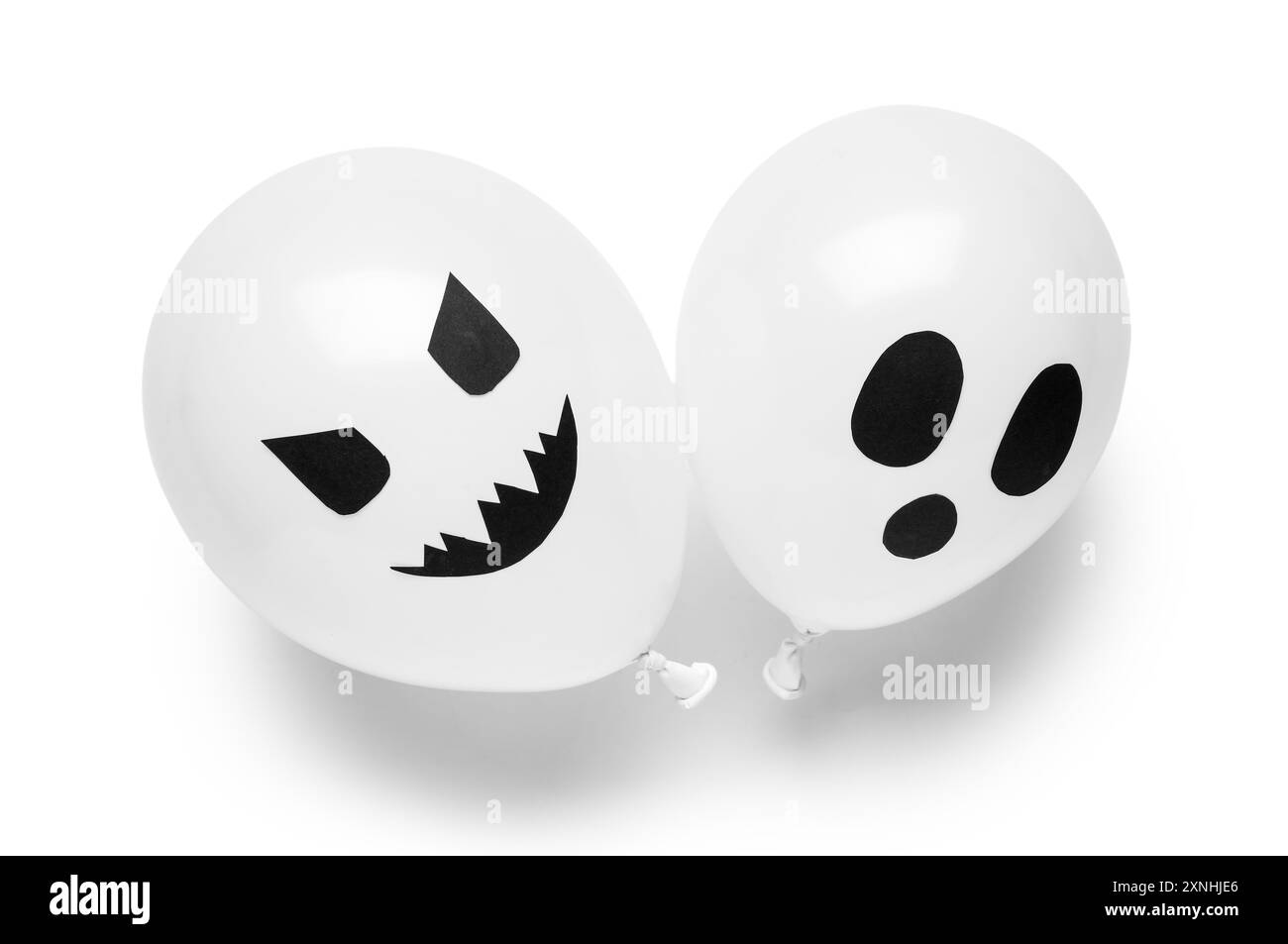 Différents ballons amusants Halloween sur fond blanc Banque D'Images