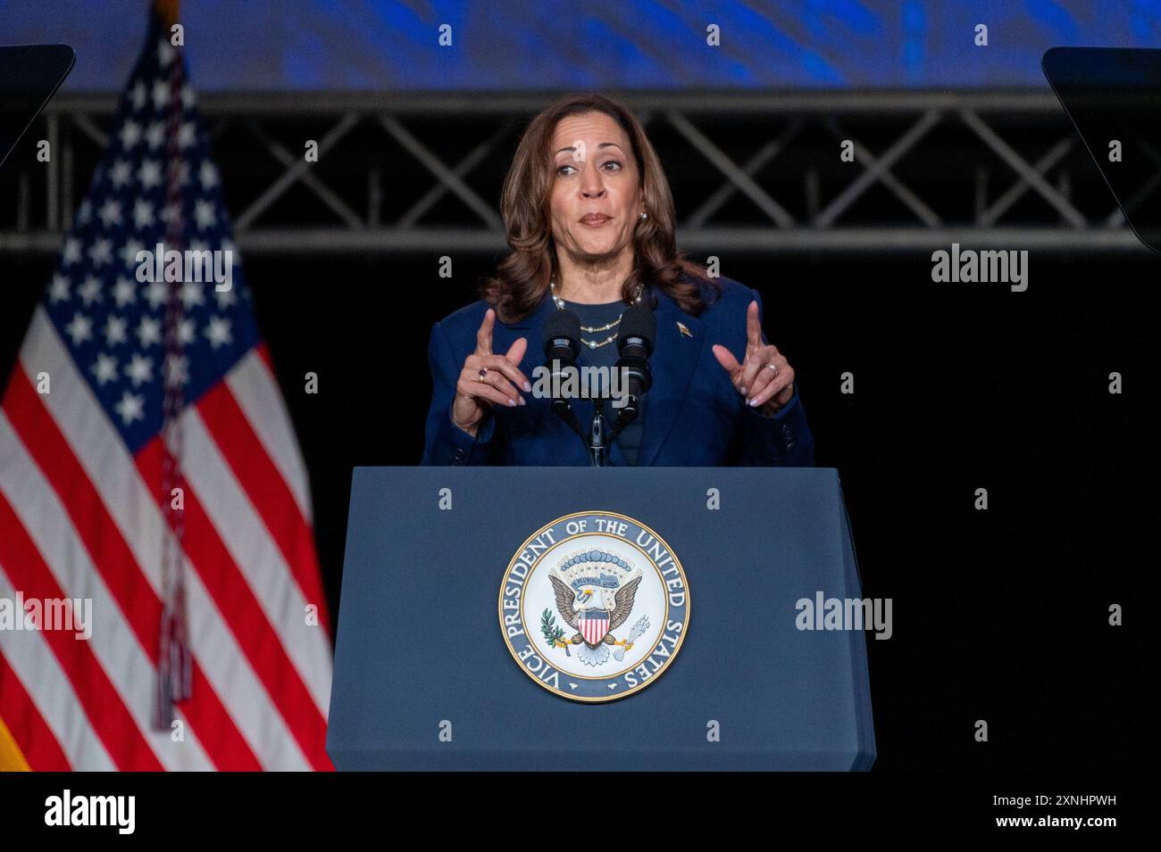 Houston, États-Unis. 31 juillet 2024. Le vice-président Kamala Harris a pris la parole lors de l'ouverture du ??? (Sigma Gamma Rho) soixantième boule biennale à Houston, Texas, le 31 juillet 2024. C'est la troisième visite à Houston pour Harris ce mois-ci, alors qu'elle commence à faire campagne en tant que candidate présumée du DNC. (Photo de Jennifer Lake/Sipa USA) crédit : Sipa USA/Alamy Live News Banque D'Images