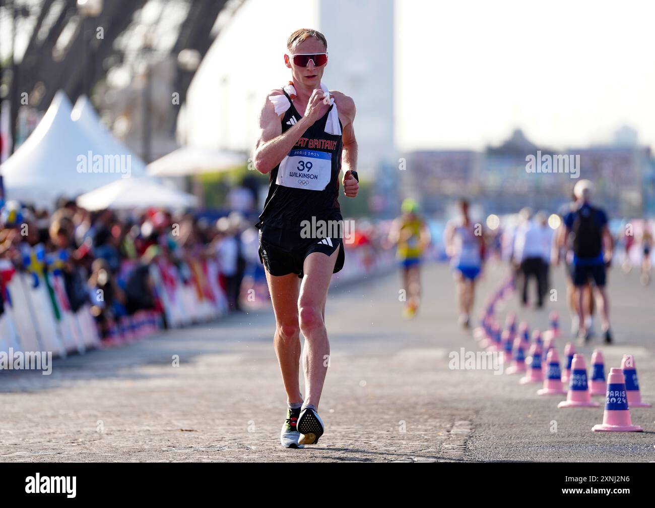 Le Britannique Callum Wilkinson lors de la marche de 20 km masculine au Trocadéro le sixième jour des Jeux Olympiques de Paris 2024 en France. Date de la photo : jeudi 1er août 2024. Banque D'Images