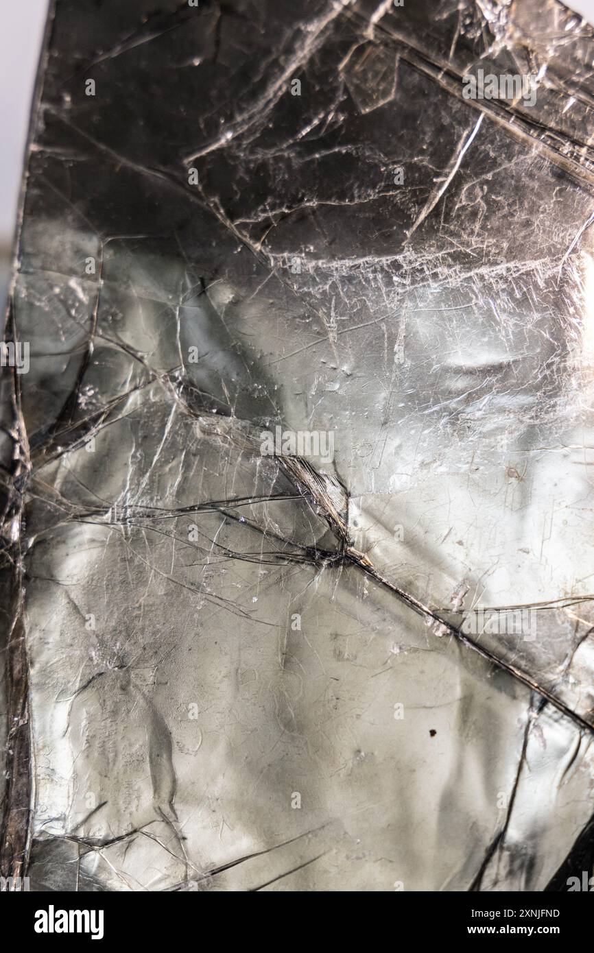 Gros plan de la surface d'un minéral phlogopite, Musée géologique, Varsovie, Pologne Banque D'Images