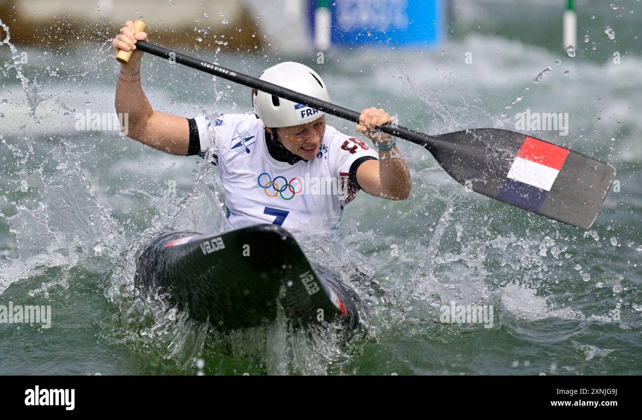 Paris, France. 31 juillet 2024. Jeux Olympiques de Paris 2024. Canoë Slalom. Stade nautique olympique. Paris. Marjorie Delassus (FRA) dans la compétition de canoë simple féminine lors des Jeux olympiques de Paris 2024 au stade olympique nautique, France. Crédit : Sport in Pictures/Alamy Live News Banque D'Images