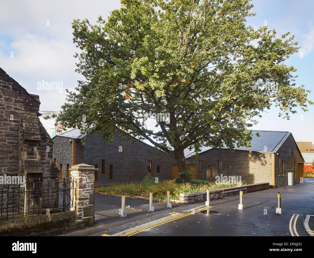 St David's Priory Church Hall. Swansea Arena et Copr Bay Bridge, Swansea, Royaume-Uni. Architecte : acme, 2024. Banque D'Images